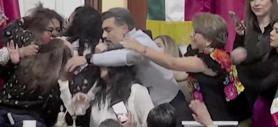 Bagarre de députées du Parlement local de Mexico