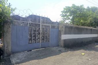 BELLE PARCELLE 400 M AVEC MAISON DE 4 CHAMBRES  EFOBANK  NSELE  PROXIMIT DU BOULEVARD 