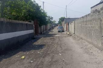 BELLE PARCELLE 400 M AVEC MAISON DE 4 CHAMBRES  EFOBANK  NSELE  PROXIMIT DU BOULEVARD 