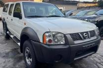 NISSAN HARD BODY A VENDRE  automobile_motos_velos_engins_et_pieces