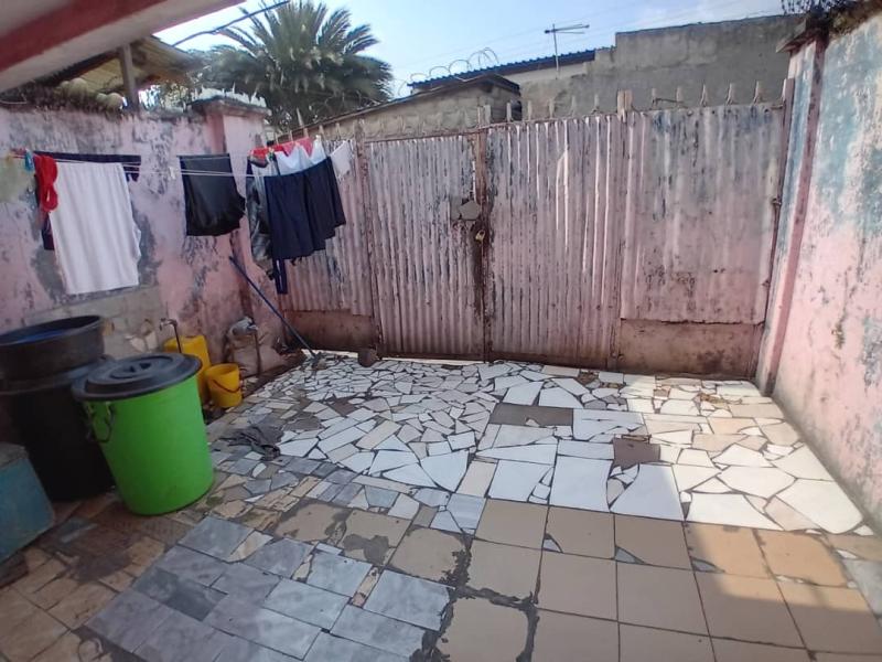 BANDALNGWAMAISON COMMUNALE MISE EN VENTE DUNE PARCELLE TYPE ONL 5m x 25m ayant une maison habitable 