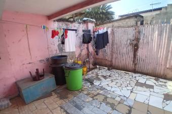BANDALNGWAMAISON COMMUNALE MISE EN VENTE DUNE PARCELLE TYPE ONL 5m x 25m ayant une maison habitable 