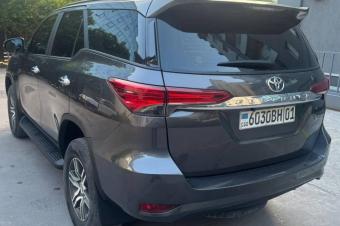 Fortuner 2019 original essence automatique 4cylinder kilomtrage 44000 prix 36000 a discuter
