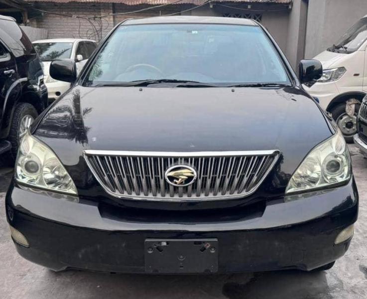 Toyota Harrier 2012 sans plaque essence automatique 4cylinder kilomtrage 9600 camera de recul Prix 11000 a discuter