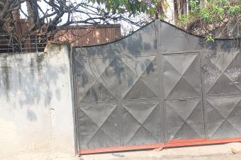 GS13IMMO SARL met  votre disposition la vente d cette magnifique parcelle avec une jolie maison basse. Q Sans Fils CMasina. Rf Tribunal. Prix 150.000  discuter.  vous