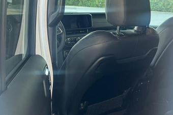 Jeep Wrangler Sahara 2025 Blanche PW7 Date de fabrication  Aot 2025 Kilomtrage  1 700 km seulement tat  Excellent  Comme neuve Couleur  Blanche Code PW7 Transmission  