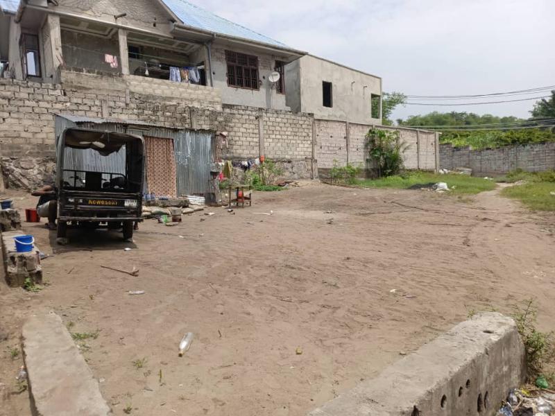 Terrain En Vente  Nganda Sese Nsele 