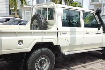3 PICES DES TOYOTA LAND CRUISER DOUBLES CABINES PLAQUE AG19 2023 AUTHENTIQUE  PRIX 70.000 AZUI SUKA SUKA SVP   MANUELS DIESELS 00.0 KILOMTRES CLIMATISATION IMPECCABLES V