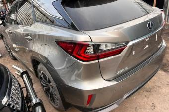 Lexus RX 450H 2020  Full options  Sans plaque  Toit panoramique  Intrieur beige  Volant droite  Moteur impeccable   Prix  25.000  discut lgrement  Localisation appel   O