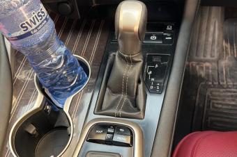 Lexus Rx450h Anne 2022 Full Options  Automatique  Essence  Volant droit 4cylindre  25.000Km Climatisation Impeccable  Localisation Kintambo  Prix 19000 dernier prix