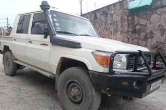 Toyota Land cruiser  Double cabine Anne de fabrication 2020 AVEC PLAQUE Ak10 version cfao 4x4  kilomtrage 58000km  prix 40.000  discuter lgrement