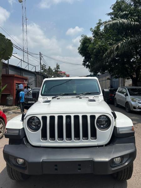 Jeep wrangler   Anne 2022 Essence  2 portire  Prix 28.000