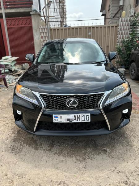  LEXUS RX 270  AUTOMATIQUE  ANNE DE FABRICATION 2015 4CYLINDRES  ESSENCE  FULL OPTIONS  KILOMTRAGE  42.120km CHAISES CHAUFFANTES CAPTEURS DE MOUVEMENTS CLIMATIS  INTRIEUR 