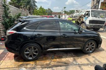  LEXUS RX 270  AUTOMATIQUE  ANNE DE FABRICATION 2015 4CYLINDRES  ESSENCE  FULL OPTIONS  KILOMTRAGE  42.120km CHAISES CHAUFFANTES CAPTEURS DE MOUVEMENTS CLIMATIS  INTRIEUR 