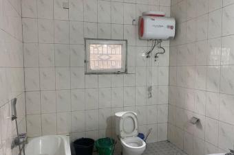 Parcelle avec 2 immeubles  Montngafula 27 sur 35m 650.000