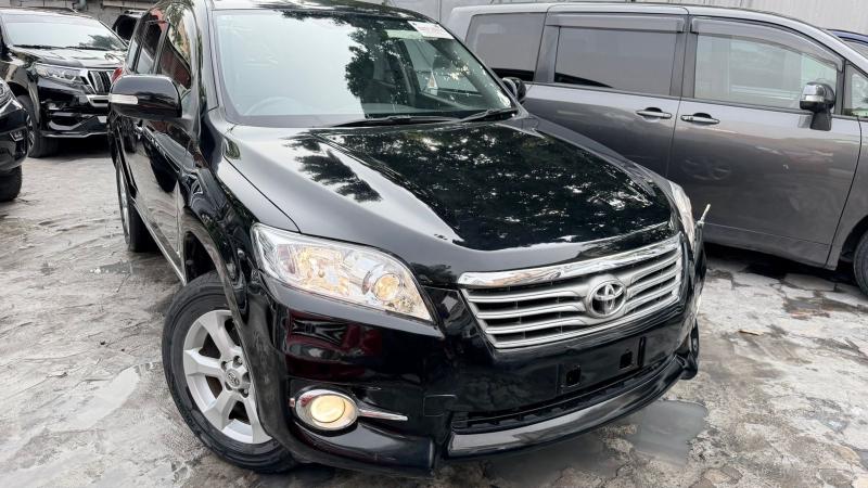 Toyota vanguard 2017 sans plaque 2 banquette essence automatique 4cylinder kilomtrage 5200 camera de recul Prix 12500 a discuter