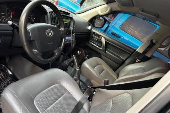 TOYOTA LAND CRUISER GXR Version CFAO  Prix  40.000 a discuter  Anne de fabrication 2017 authentique  Intrieur cuir  Diesel  Manuel  Localisation appel 