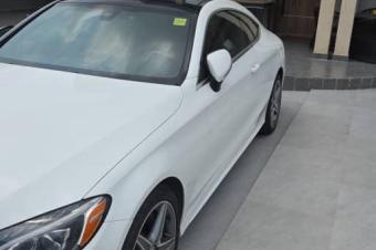 Mercedes C300 4 Matic  2019  Volant gauche  Essence  4 cylindres  Toit panoramique  Automatique  Moteur impeccable   Prix  30.000  discut lgrement  Localisation appel 