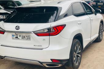 LEXUS RX 350 Automatic Camera de recul Climatisation ok Couleur dorigine Full options Essence Toit ouvrant Prix 25.000 ngociable