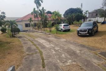 VILLA  VENDRE  NGALIEMA MA CAMPAGNES  PRIX  1.900.000  DISCUT.   SUPERFICIE  56M56 4 CHAMBRE 2 SALLE DES BAINS 1 SALON 1 SALLE  MANG.  GURITE DOUCHE TOILLETTE EXTRIE