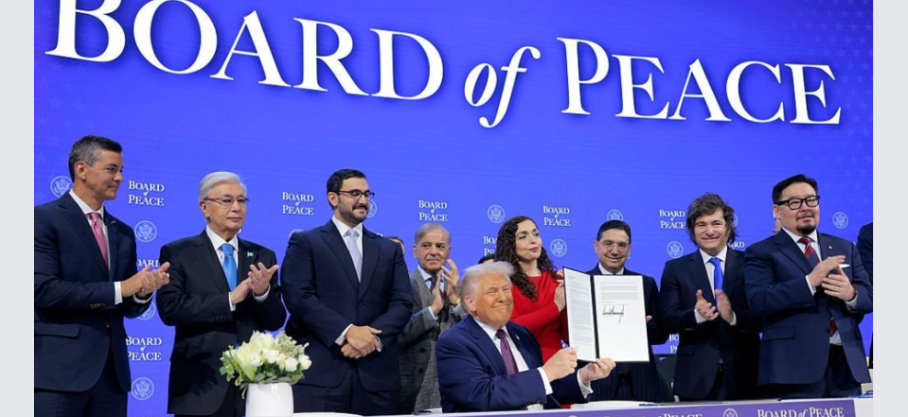 Trump signe la charte fondatrice du 