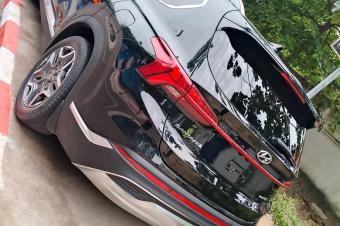 HYUNDAI SANTAFE 2023 Plaque en cours... Couleur dorigine partout  Climatis  Volant gauche  Full options  Faible kilomtrage  Intrieur cuire  6 cylindres  Camra de recul  Chai