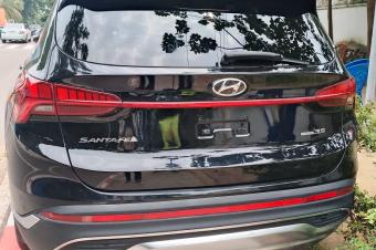 HYUNDAI SANTAFE 2023 Plaque en cours... Couleur dorigine partout  Climatis  Volant gauche  Full options  Faible kilomtrage  Intrieur cuire  6 cylindres  Camra de recul  Chai
