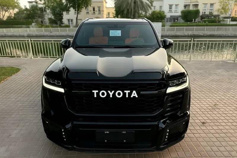 TOYOTA LAND CRUISER XR Xtreme  Anne de fabrication 2025 Authentique  Sans plaque  kilomtrage 00 Boite automatique  Moteur essence  V8 Climatisation  Jante chrome  Intri