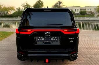 TOYOTA LAND CRUISER XR Xtreme  Anne de fabrication 2025 Authentique  Sans plaque  kilomtrage 00 Boite automatique  Moteur essence  V8 Climatisation  Jante chrome  Intri