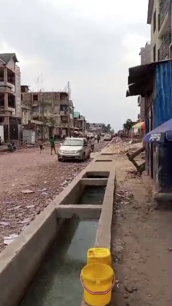 Parcelle  NgiriNgiri sur macadam 10 sur 25m 180.000  discuter