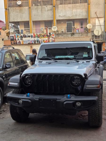 JEEP WRANGLER HYBRIDE Sans plaque 2024 Authentique  Moteur essence 6 cylindres Automatique Full option  Volant normal  Version Amricaine   Prix65.000 Lisolo  OFFRE DIRECT
