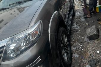 TOYOTA FORTUNER AUTOMATIQUE ESSENCE 4 CYLINDRE COULEUR GRISE DORIGINE SANS PLAQUE ANNE 2015 AUTHENTIQUE LE PRIX 23000 A DISCUT LGREMENT LOCALISATION SUR APPEL BONNE CHANCE  