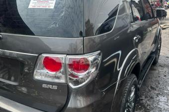 TOYOTA FORTUNER AUTOMATIQUE ESSENCE 4 CYLINDRE COULEUR GRISE DORIGINE SANS PLAQUE ANNE 2015 AUTHENTIQUE LE PRIX 23000 A DISCUT LGREMENT LOCALISATION SUR APPEL BONNE CHANCE  