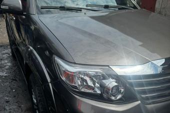TOYOTA FORTUNER AUTOMATIQUE ESSENCE 4 CYLINDRE COULEUR GRISE DORIGINE SANS PLAQUE ANNE 2015 AUTHENTIQUE LE PRIX 23000 A DISCUT LGREMENT LOCALISATION SUR APPEL BONNE CHANCE  