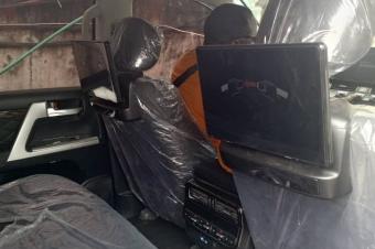 Land Cruiser GXR automatique essence V8 sans plaque prix 45.000  discuter. Localisation Gombe
