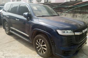 Land Cruiser GXR automatique essence V8 sans plaque prix 45.000  discuter. Localisation Gombe