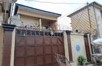 Parcelle avec bâtiment R+1 à vendre – N’Djili Q9 (Réf. Marché Q6) mediacongo