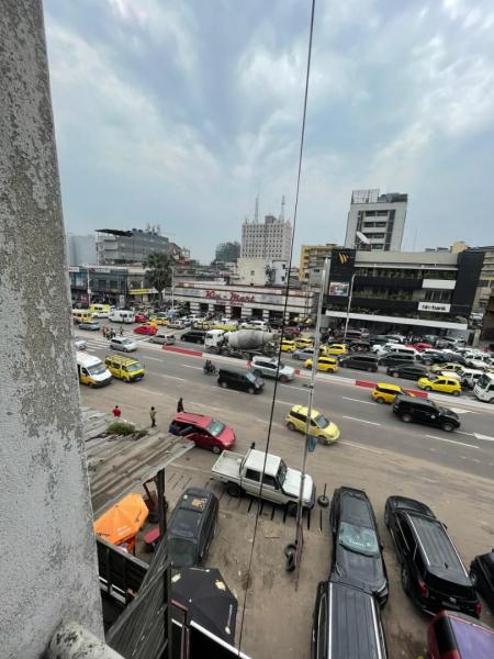 Deux appartements identiques  vendre  Gombe Zone A Boulevard du 30 Juin