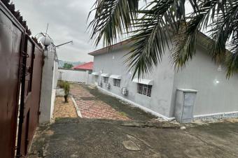 Vente dune grande parcelle dans la commune de Lemba  Righini  quartier rsidentiel et route asphalt belle emplacement scuris   Dimension  32m57m