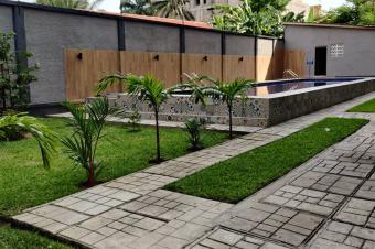   Vente l immeuble sur lavenue Roi Baudouin  Gombe  compositions 7 niveaux de 12 appartements de 3 et 2 chambres.  Il y a  aussi un Pinthouse de 4 chambres et piscine. 