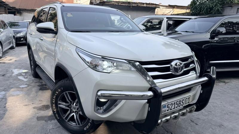 Toyota fortuner 2018 essence automatique 4cylinder kilomtrage 37000 intrieur cuire Camra de recule Prix 36000  discuter