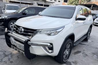 Toyota fortuner 2018 essence automatique 4cylinder kilomtrage 37000 intrieur cuire Camra de recule Prix 36000  discuter