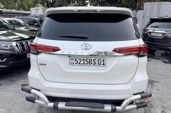 Toyota fortuner 2018 essence automatique 4cylinder kilomtrage 37000 intrieur cuire Camra de recule Prix 36000  discuter