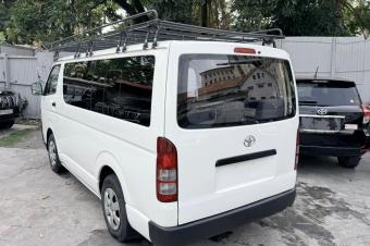 Toyota hiace 2015 diesel manuelle moteur 5l Kilomtrage 56000 prix 16000 a discuter