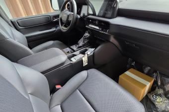Arrivage Toyota Prado Luxury Brand New Couleur  NoireNoire Annee 2025 Automatique Steptronique Essence 4 cylindre 2.4 twin turbo Demarrage bouton Char