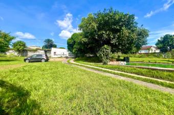 NGALIEMA  BINZA UPNAV. MASKITA  MISE EN VENTE DUNE CONCESSION DE 120m80m soit 9600m   SUR LE MACADAM 
