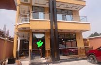 Magnifique résidence à vendre à LIMETE près du petit boulevard Composition: 6 Chambres, double Salon, Cuisine équipée, Dépôt, et 7 salles de bain + Guérite, Terrasse au dernier mediacongo