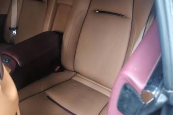 ROLLSROYCE WHRITE 2017 PLAQUE AC22  PRIX  140.000 LISOLO MUKIE KK.  AUTOMATIQUE ESSENCES KILOMTRAGE TRS FAIBLES CLIMATISATION IMPECCABLES FULLS OPTIONS LOCALISATION GO