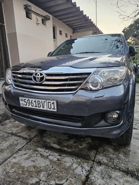 TOYOTA FORTUNER PLAQUE BV 2015 AUTHENTIQUE  PRIX 16.500 LISOLO MUKIE KK  MANUELS DIESELS KILOMTRAGE TRS FAIBLES CLIMATISATION IMPECCABLES FULLS OPTIONS LOCALISATION LIM