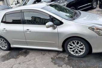 Toyota blade 2012 full option essence automatique 4cylinder sans plaque faible kilomtrage camera de recul Prix 6900 a discuter